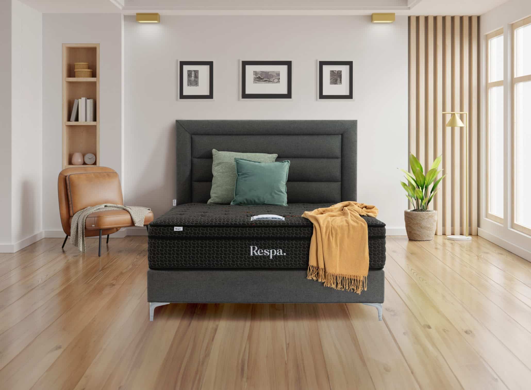 Living room wall mockup in bright tones with leather sofa and le